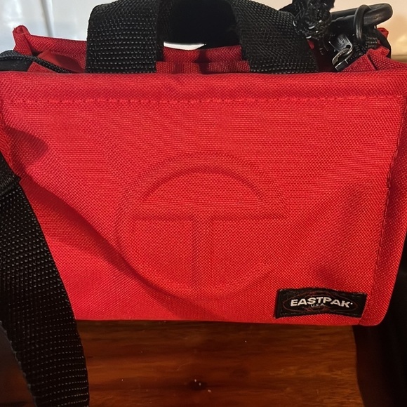 Telfar East park small shopper red. NWT - Picture 5 of 9